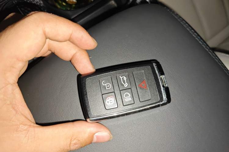 Used Land Rover Range Sport 2022 3.0 L6 Ink Blue Glitter Edition Vehicle Key