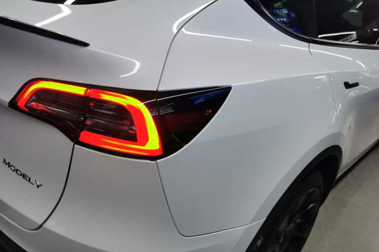 Used Tesla Model Y 2021 Long-Range All-Wheel-Drive Version