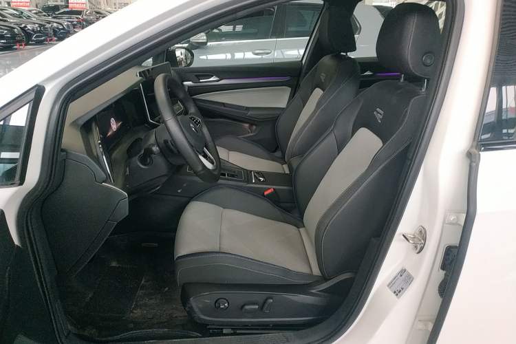 Used Volkswagen Golf 2025 300TSI R-Line