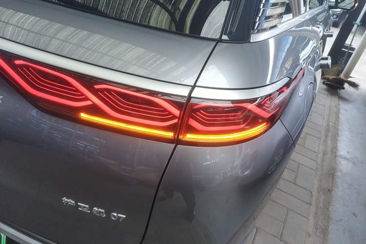 Used BYD Frigate 07 2023 DM-i 205KM Prestige Model Right Rear Taillight