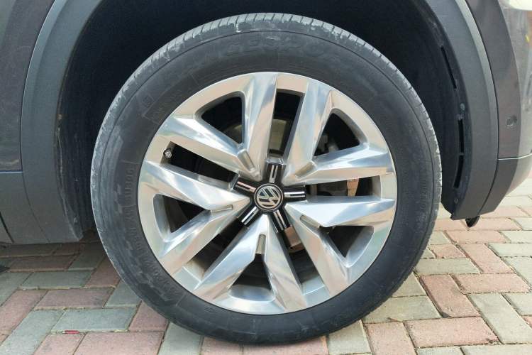 Used Volkswagen Teramont 2017 380TSI Four-Wheel Drive Flagship Edition Right Front Wheel Hub