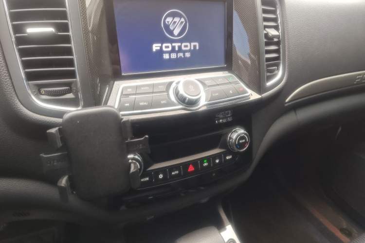 Used Foton Savana 2017 2.0T Automatic All-Wheel Drive Gasoline Flagship 7-Seater Audio And AC Panel