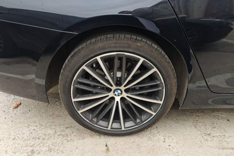 Used BMW 5 Series 2021 Facelifted 530Li Leading Edition M Sport Package Right Rear Wheel Hub