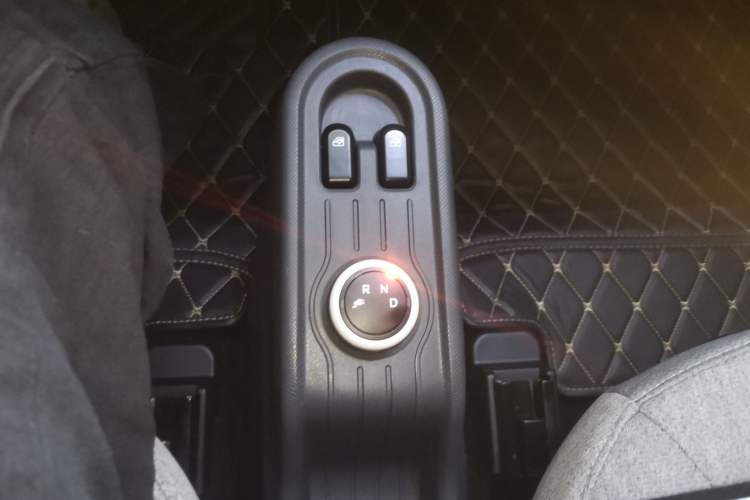 Used Wuling Hongguang MINIEV 2022 Macaron Premium Model – Lithium Iron Phosphate Gear Lever