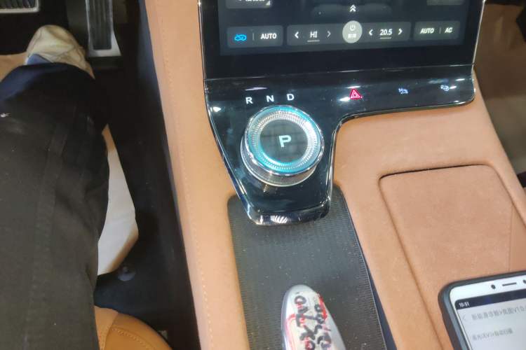 Used VOYAH PASSION 2023 Four-Wheel Drive Long-Range Version Gear Lever