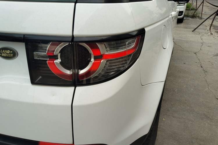 Used Land Rover Discovery Sport 2016 2.0T SE Exterior 3