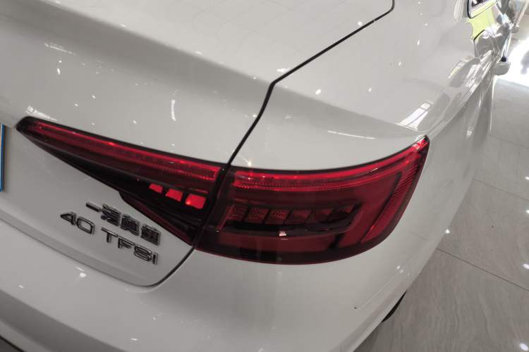 Used Audi A4L 2017 Plus 40 TFSI Fashion Model Right Rear Taillight