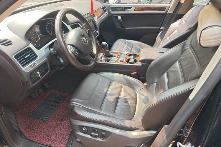 Used Volkswagen Touareg 2011 3.0 TSI Standard Version Left Front Seat