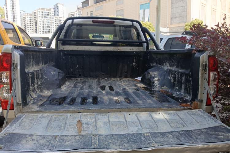 Used Great Wall Wingle 5 2017 2.4L European Version Gasoline Two-Wheel Drive Entry-Level Big Double Cab 4G69S4N Trunk