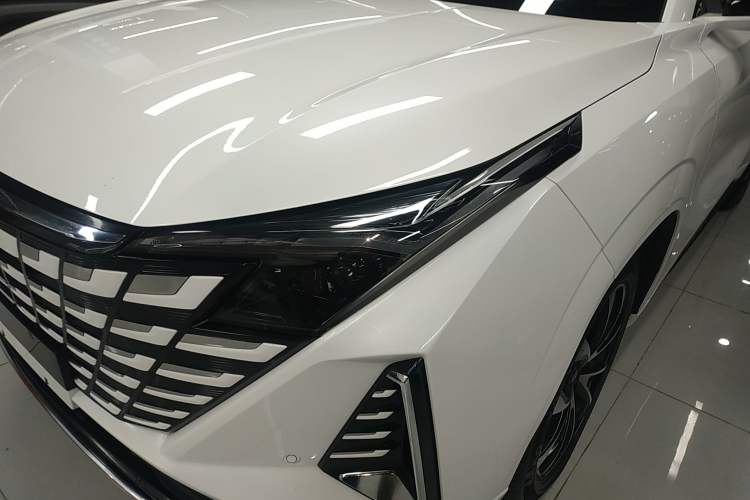 Used Changan UNI-Z New Energy 2024 Blue Whale Smart Electric iDD 125km Beyond Edition
