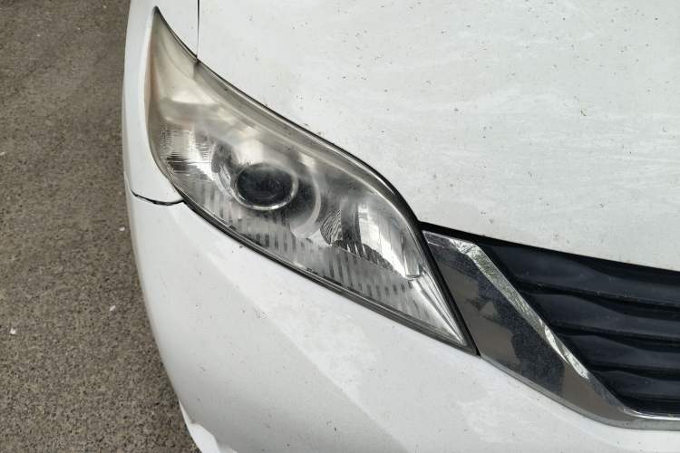 Used Toyota SIENNA  Right Front Headlight