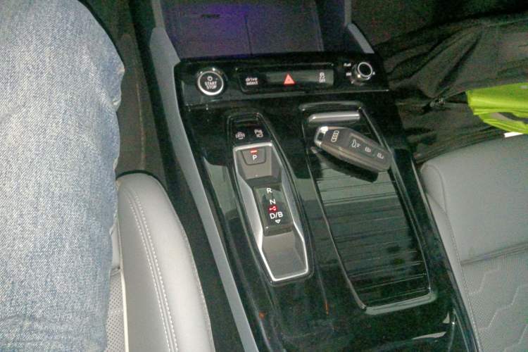 Used Audi Q6L e-tron 2026 First Launch Navigation Edition Gear Lever