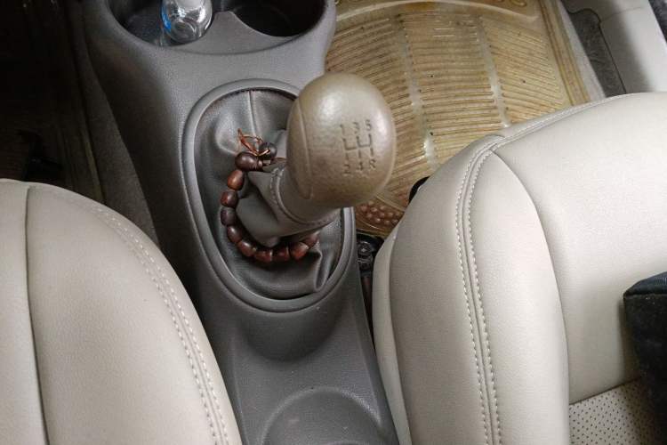 Used Nissan Sunny 2011 1.5XE Manual Comfort Edition Gear Lever
