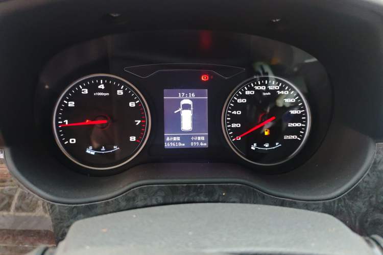 Used JAC Refine M4 2016 2.0L Manual Luxury Version