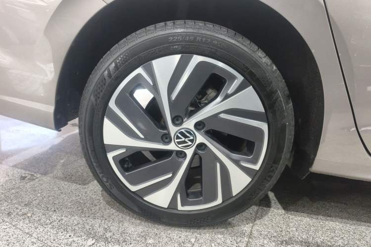 Used Volkswagen Bora 2023 300TSI DSG Prestige Edition Right Rear Wheel Hub