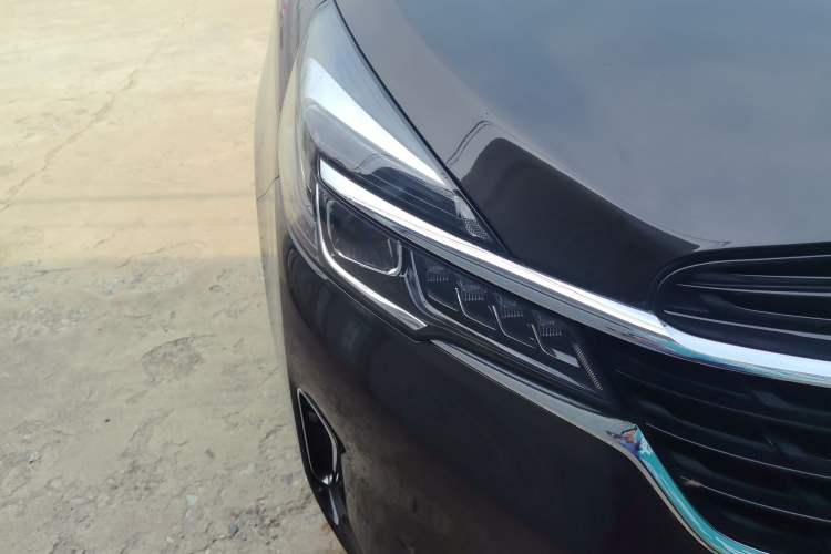 Used Buick GL8 2021 Land Cruiser Executive Class 652T Smart Luxury Model Right Front Headlight