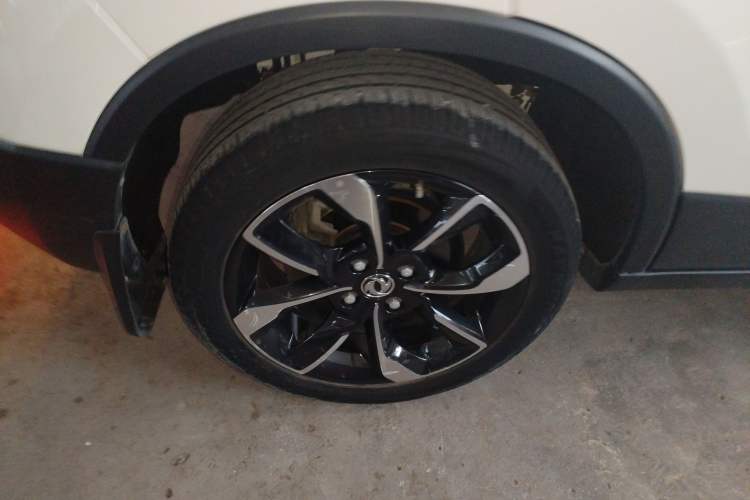 Used Dongfeng Aeolus AX4 2017 1.6L DCT Trendy Style
