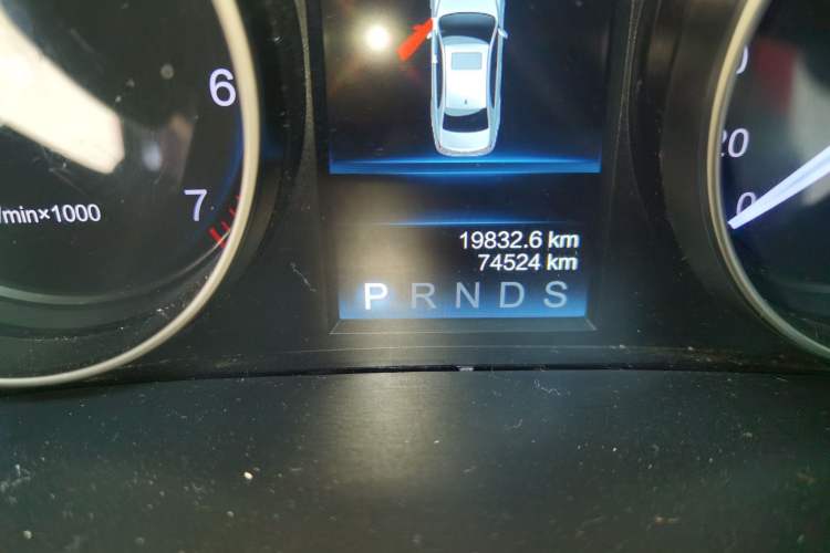 Used Hongqi H7 2017 1.8T Tech Model Odometer Close Up