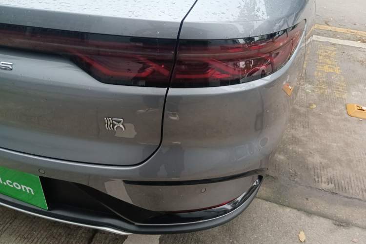 Used BYD Han 2024 DM-i Glory Edition 121KM Premium Model Right Rear Taillight