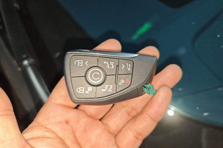 Used Buick GL8 New Energy 2024 Lu Zun Luxury Edition 7-Seater Vehicle Key