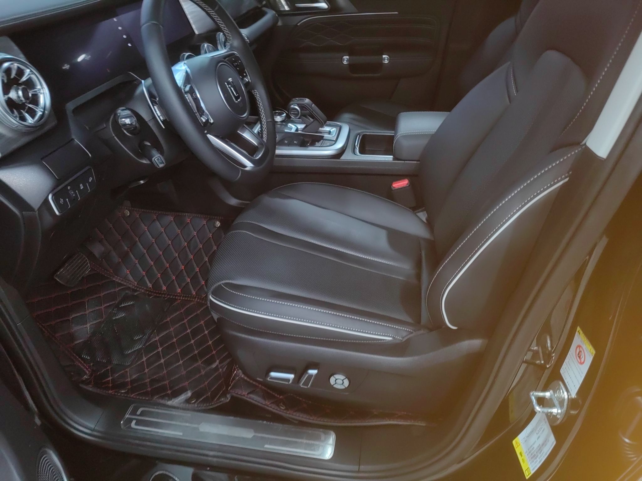 المقاعد الأمامية داخل السيارة