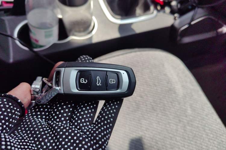 Used Geely Auto Vision X6 2016 1.8L Manual Luxury Model