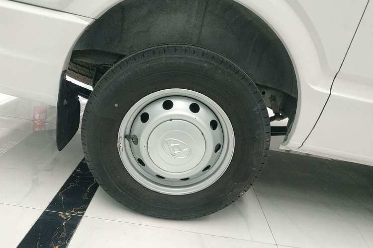 Used SAIC MAXUS Xintu V80 2021 2.0T Manual Classic Aoyuntong Long Wheelbase Mid-Roof 6/7/8/9-Seater