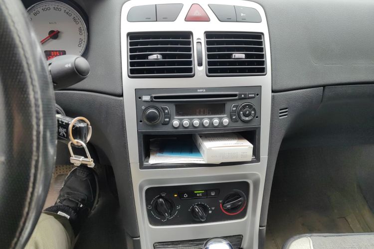 Used Peugeot 307 2010 Sedan 1.6L Automatic Comfort Edition Audio And AC Panel