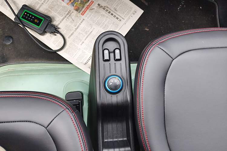 Used Wuling Hongguang MINIEV 2021 Macaron Fashion Edition Lithium-Ion Battery Gear Lever