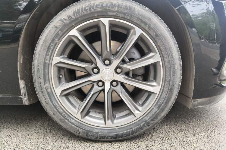 Used Buick LaCrosse 2021 652T Premium Edition Right Front Wheel Hub