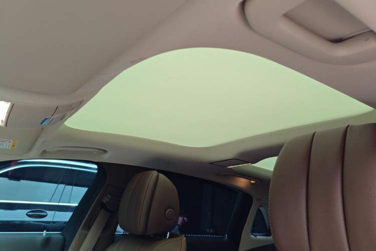 Used Mercedes-Benz E-Class 2022 Revised Version E 300 L Luxury Edition Headliner