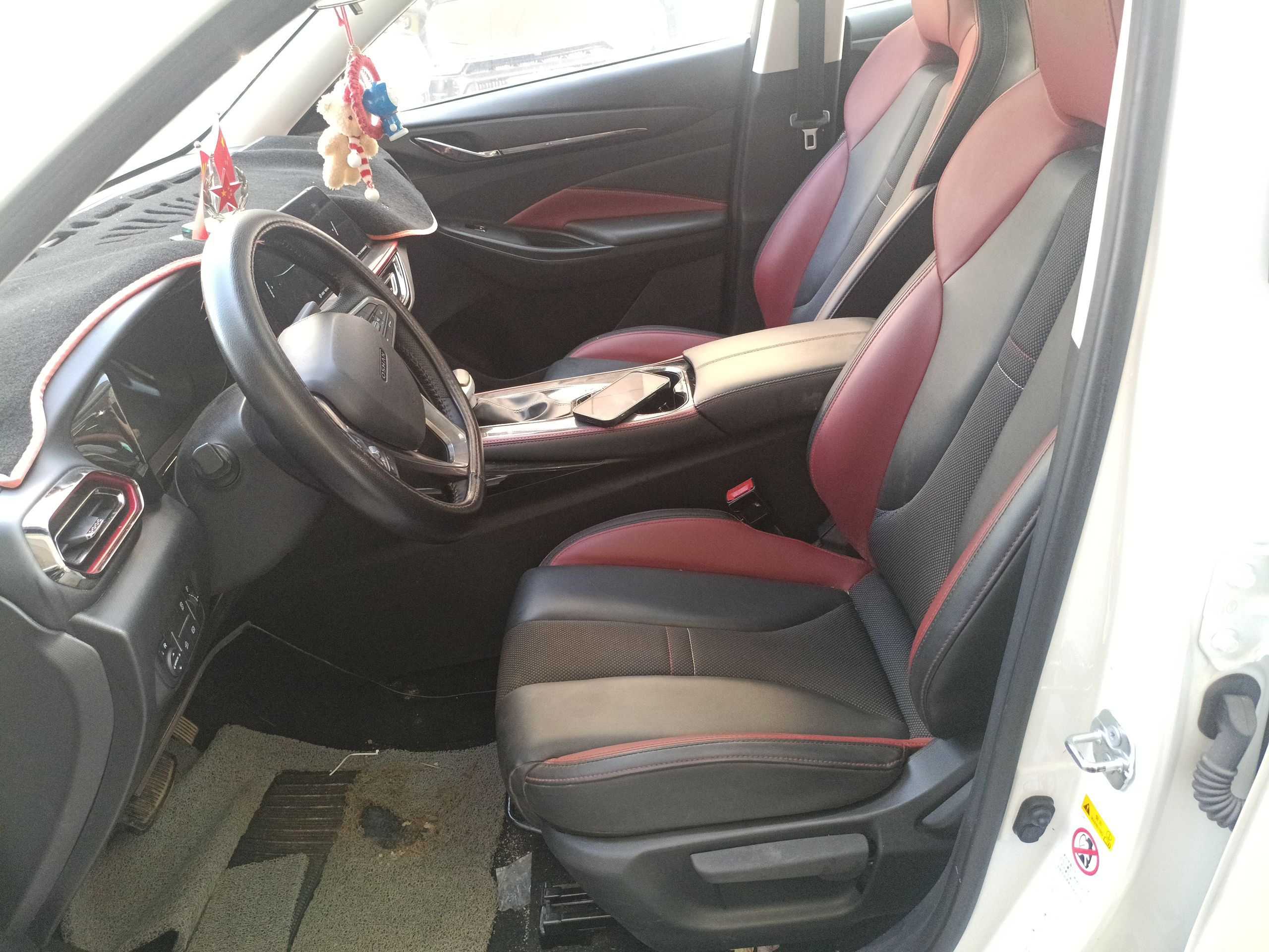 المقاعد الأمامية داخل السيارة