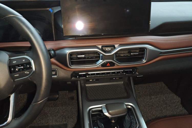 Used Geely Auto Haoyue 2022 1.8TD DCT Luxury 7-Seater Audio And AC Panel