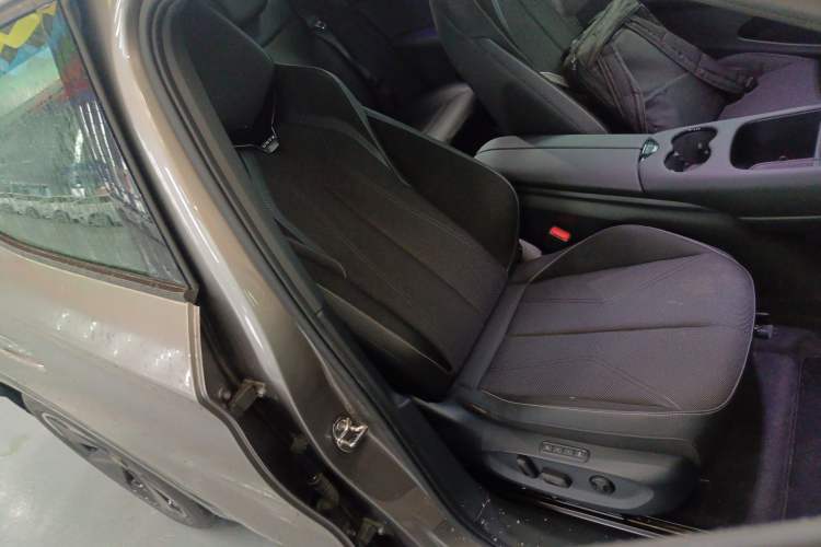 Used Volkswagen ID.UNYX 2024 Pro Long-Range Version
