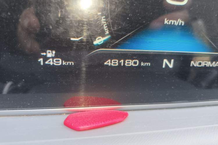 Used ORA White Cat 2020 305 km Luxury Version Odometer Close Up