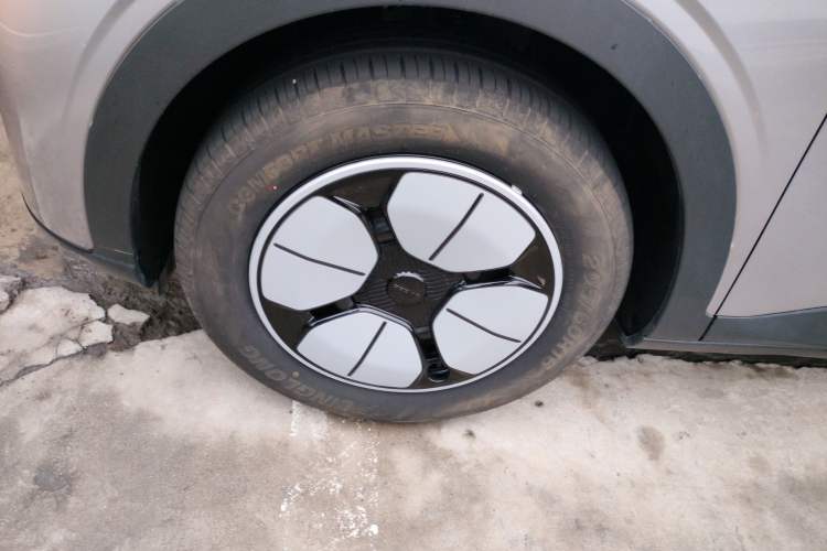 Used Geely Galaxy Geome 2025 310km Youth Edition Left Front Wheel Hub