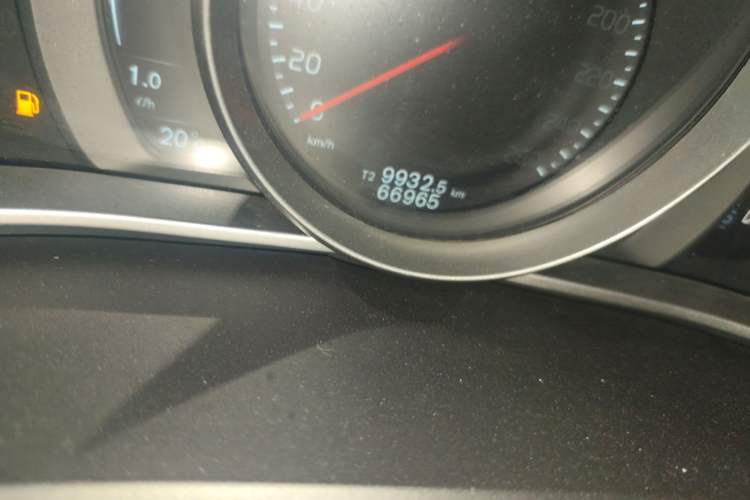 Used Volvo V40 2017 T3 Zhiyi Edition Odometer Close Up