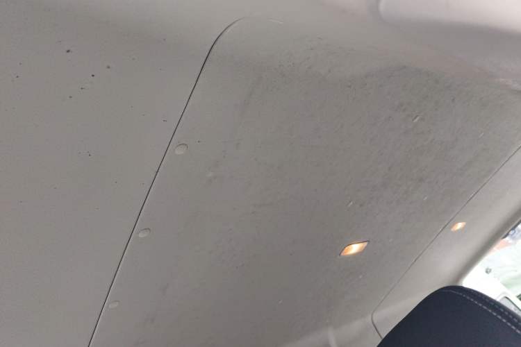 Used SAIC MAXUS Xintu V80 2023 2.0T Manual Classic Aoyuntong Long Wheelbase Mid-Height 6/7/8/9-Seater Headliner