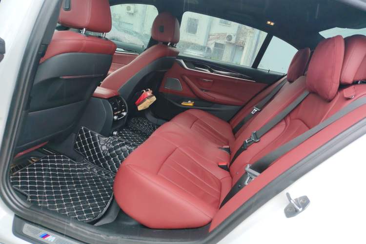 Used BMW 5 Series 2019 530Li Luxury Edition M Sport Package Left Rear Seat