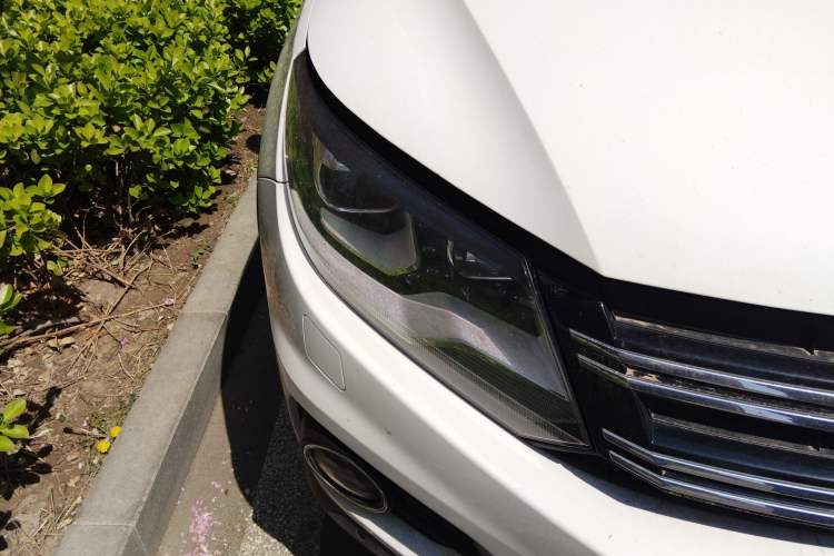 Used Volkswagen Tiguan 2012 2.0 TSI Comfort Edition Right Front Headlight