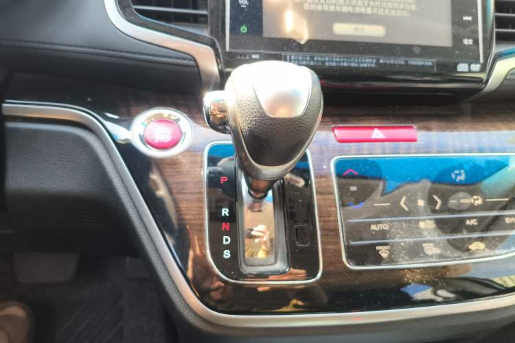 Used Honda Odyssey 2015 Revised Version 2.4L Supreme Edition
