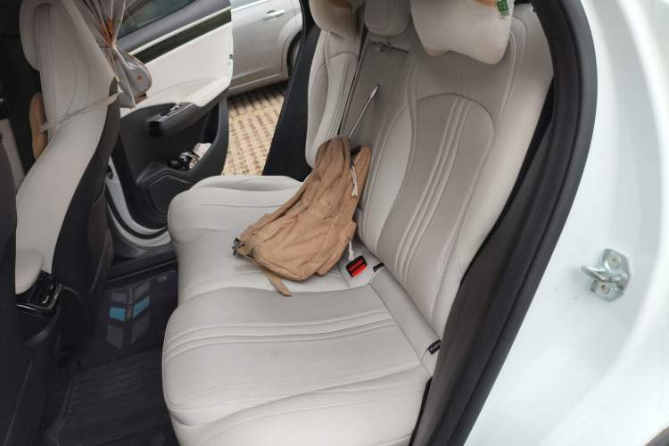 Used Geely Galaxy L7 2023 1.5T 115 km Starship Left Rear Seat