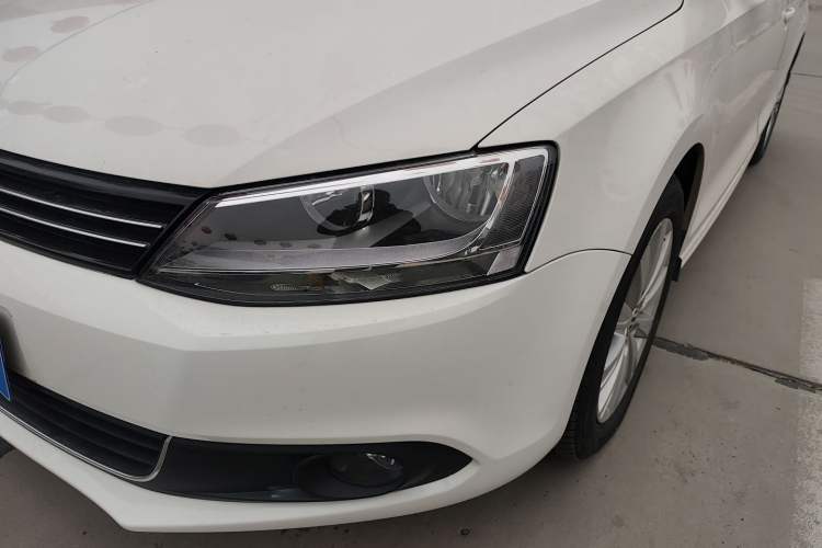 Used Volkswagen Sagitar 2014 1.6L Automatic Comfort Model Left Front Headlight