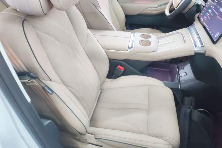 Used XPeng X9 2025 740 Ultra-Long Range Max
