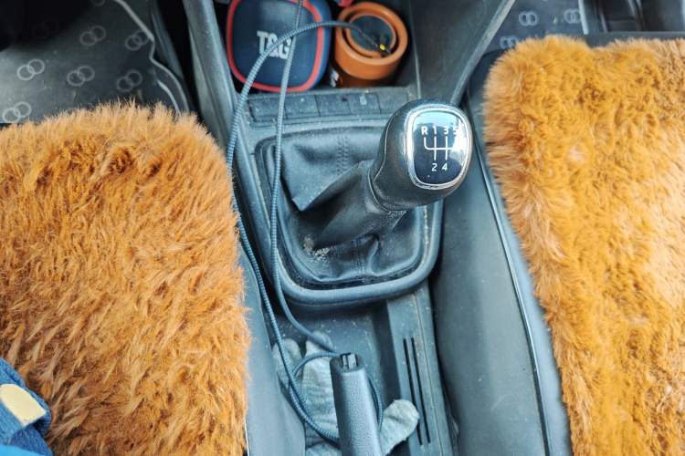 Used Skoda Rapid Spaceback 2016 Revised Version 1.4L Manual Front-Drive Edition Gear Lever