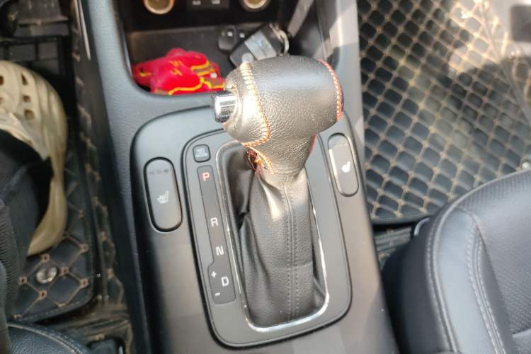 Used Kia K3S 2014 1.6L Automatic DLX Gear Lever