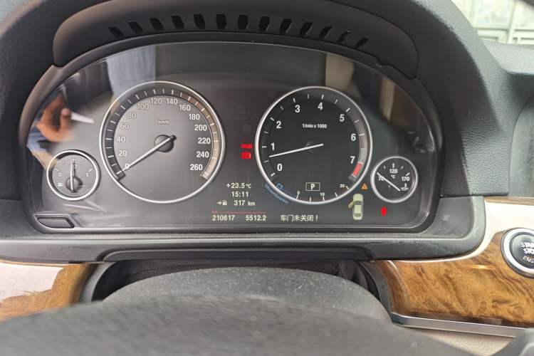 Used BMW 5 Series 2011 528Li Leading Model
