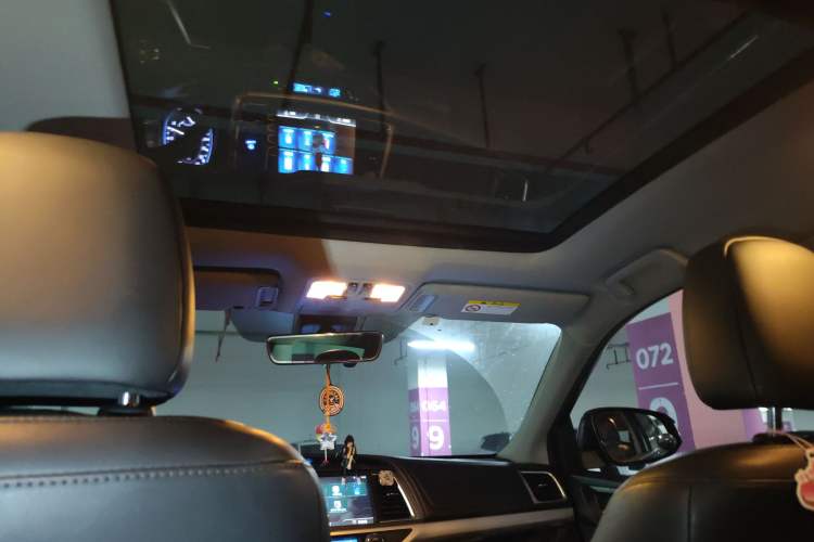 Used Toyota Highlander 2018 2.0T Two-Wheel-Drive Luxury Edition 7 Seats Emission Standard China V
