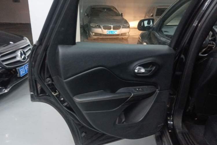 Used Jeep Cherokee 2016 2.4L Professional Edition