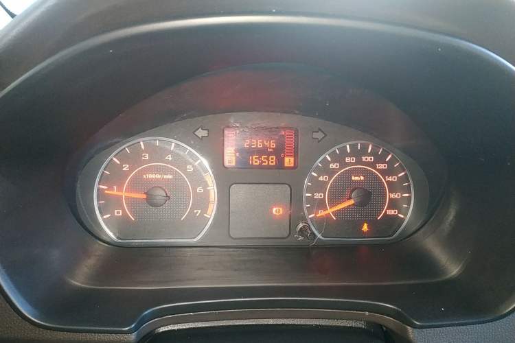 Used Wuling Hongguang V 2022 1.5L Jingqu Edition Enclosed-Window Vehicle with Hydraulic Power Steering LAR
